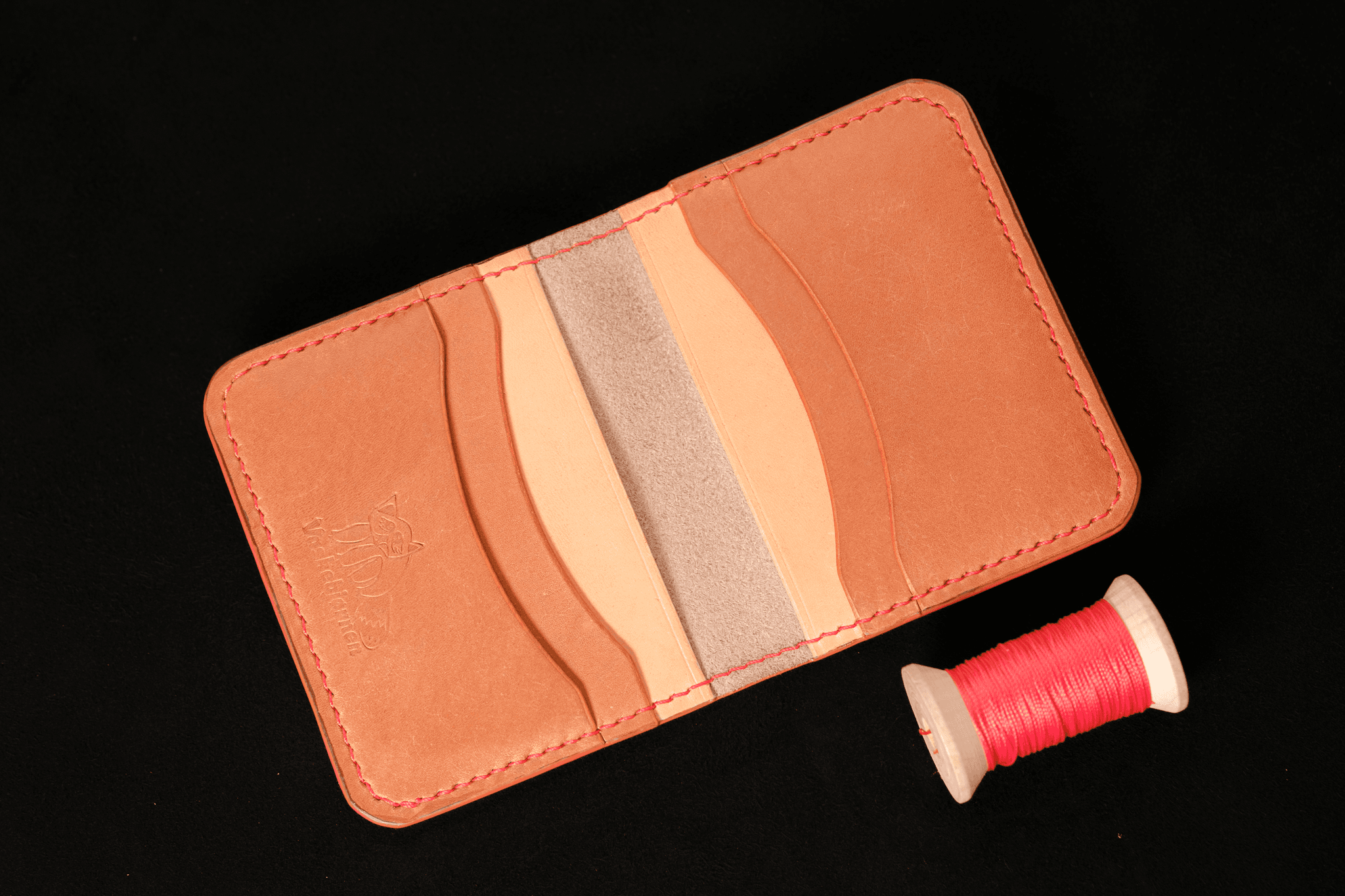 Bifold wallet interior