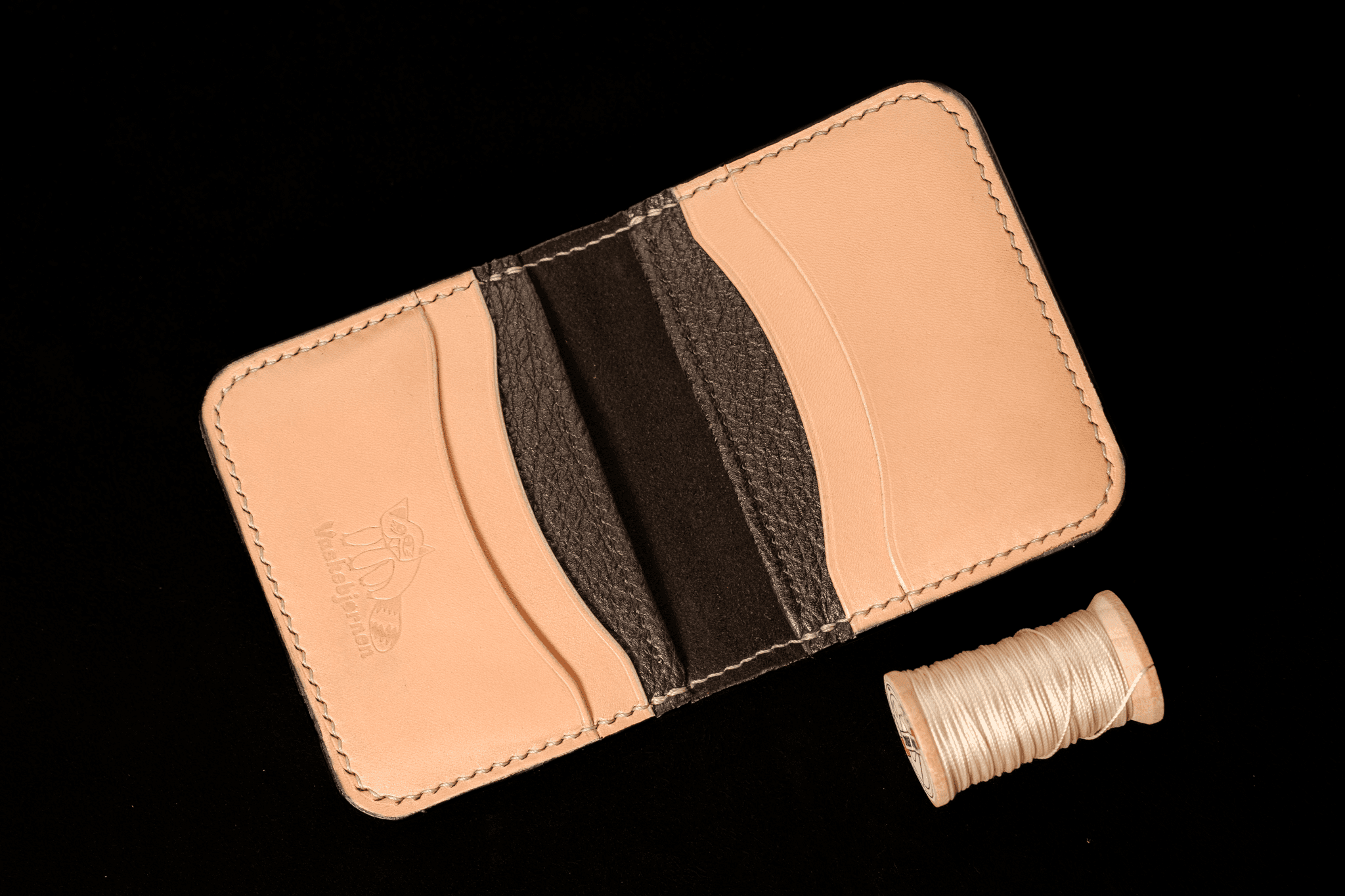 Bifold wallet interior