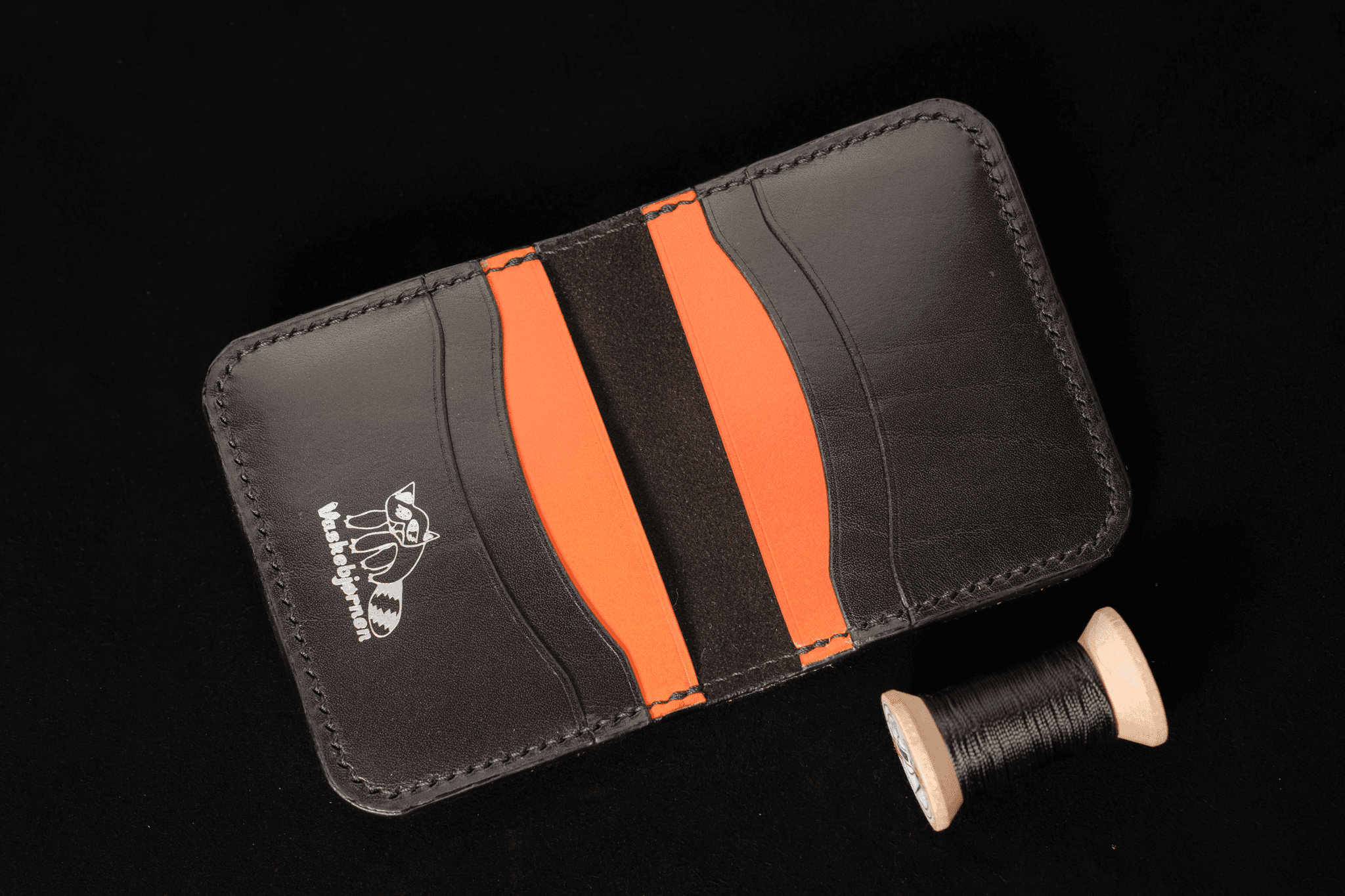 Bifold wallet interior