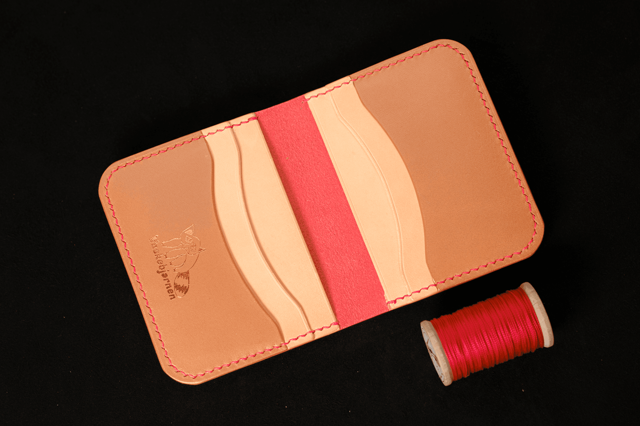 Bifold wallet interior