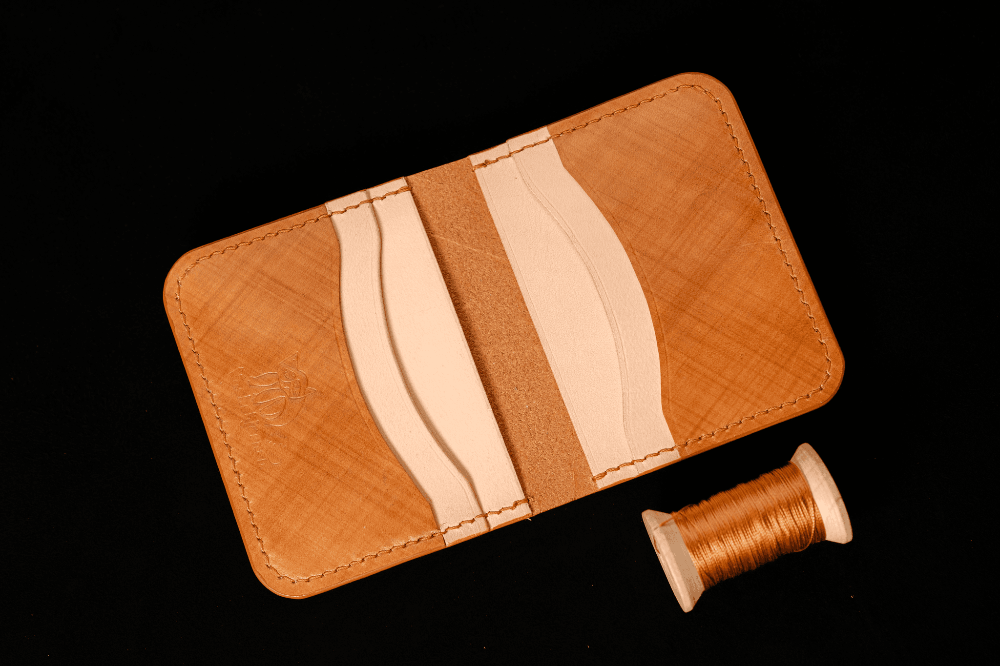 Bifold wallet interior
