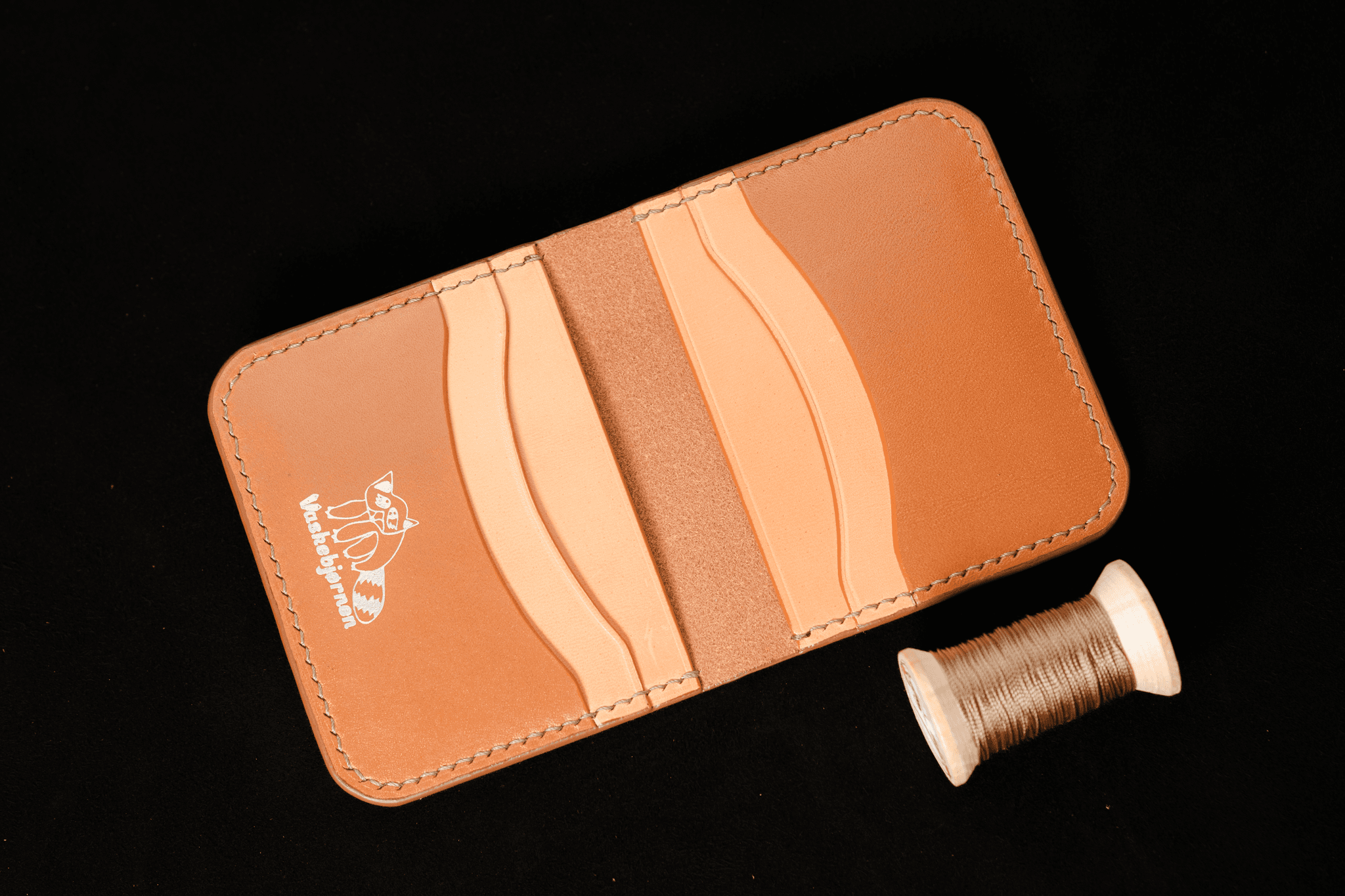 Bifold wallet interior