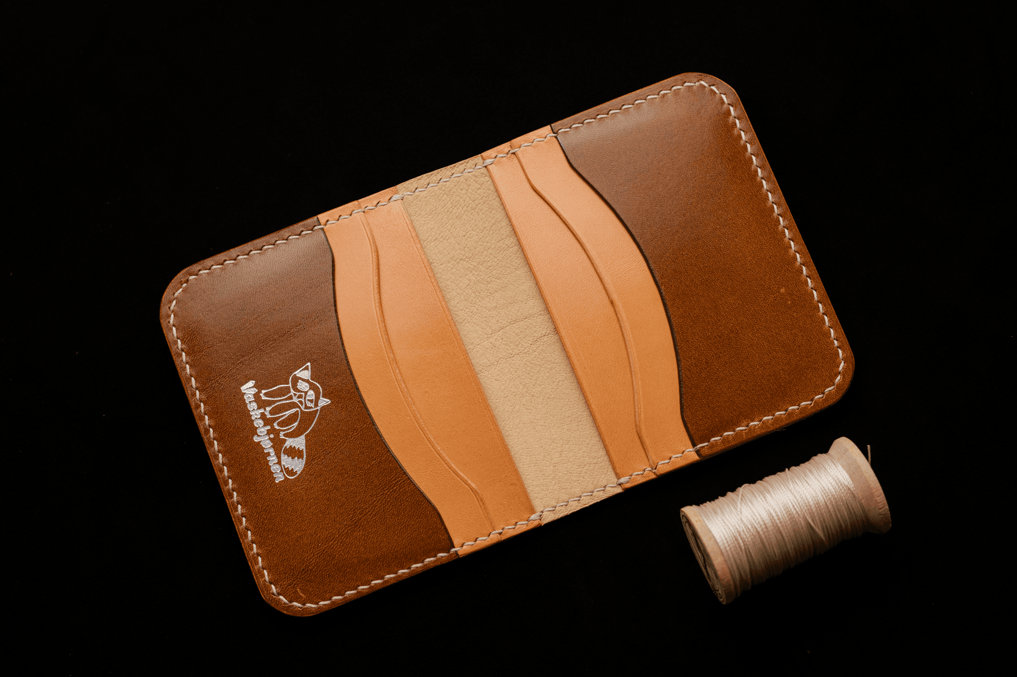 Bifold wallet interior