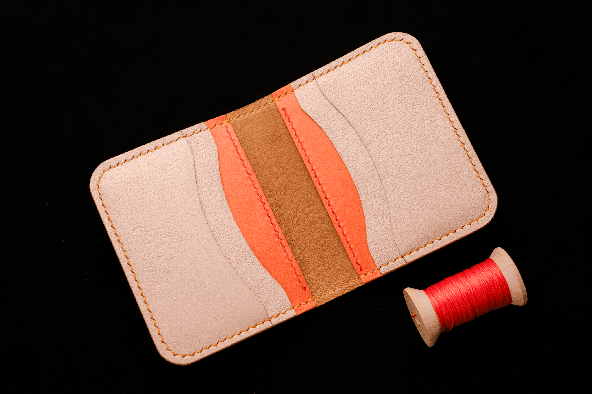 Bifold wallet interior