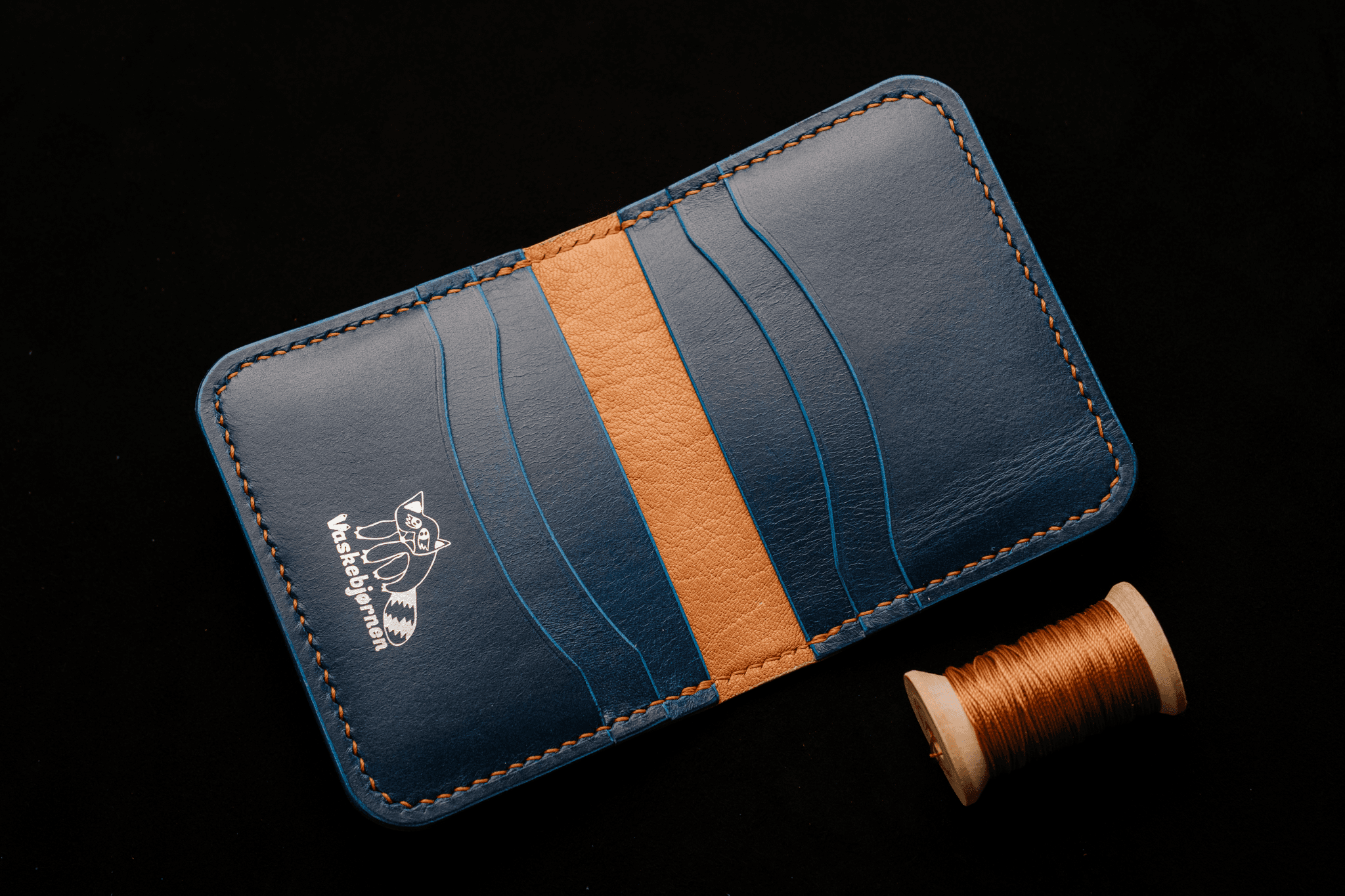 Bifold wallet interior