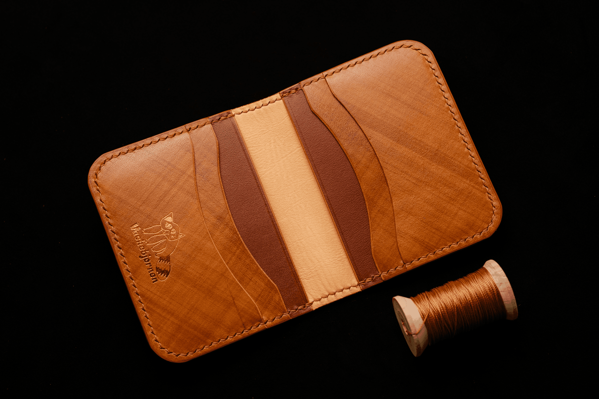 Bifold wallet interior
