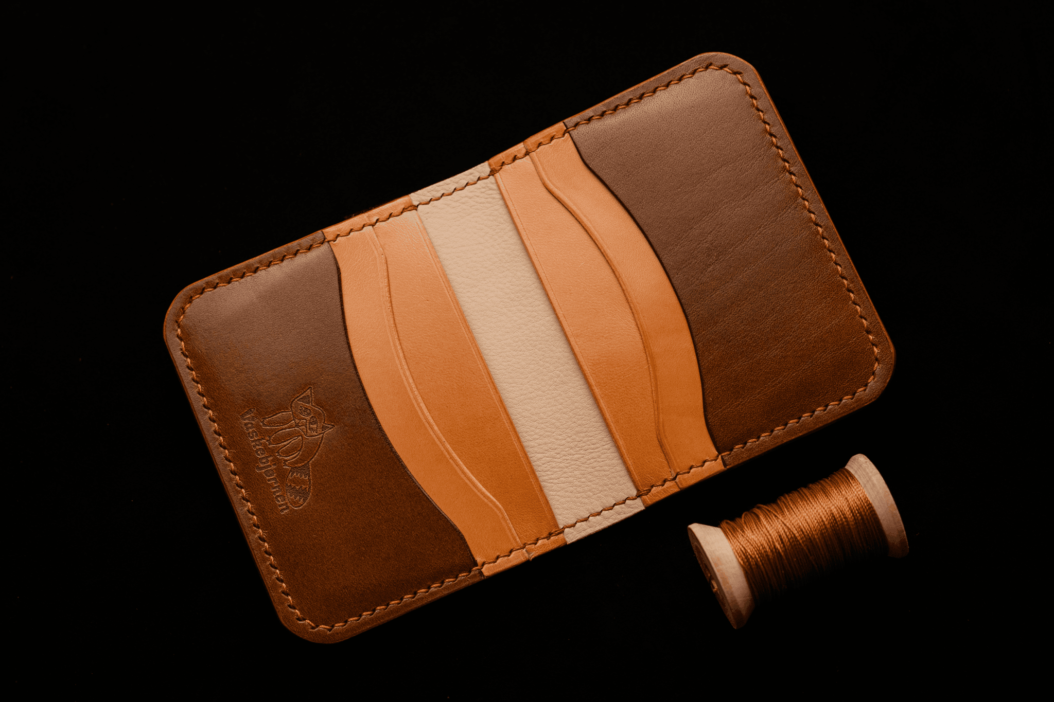 Bifold wallet interior