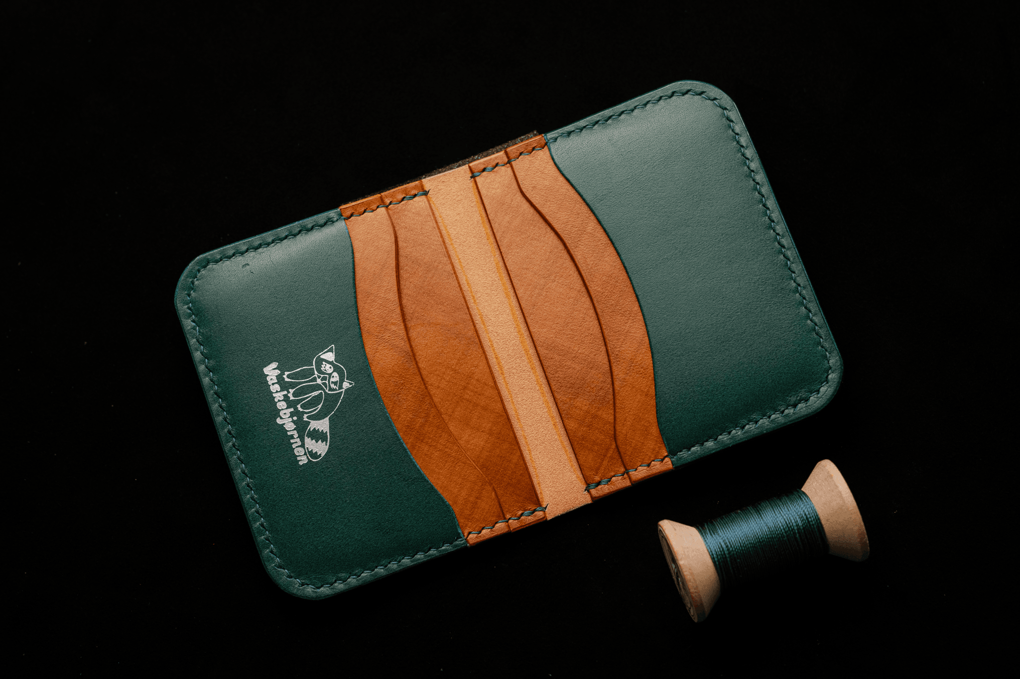 Bifold wallet interior
