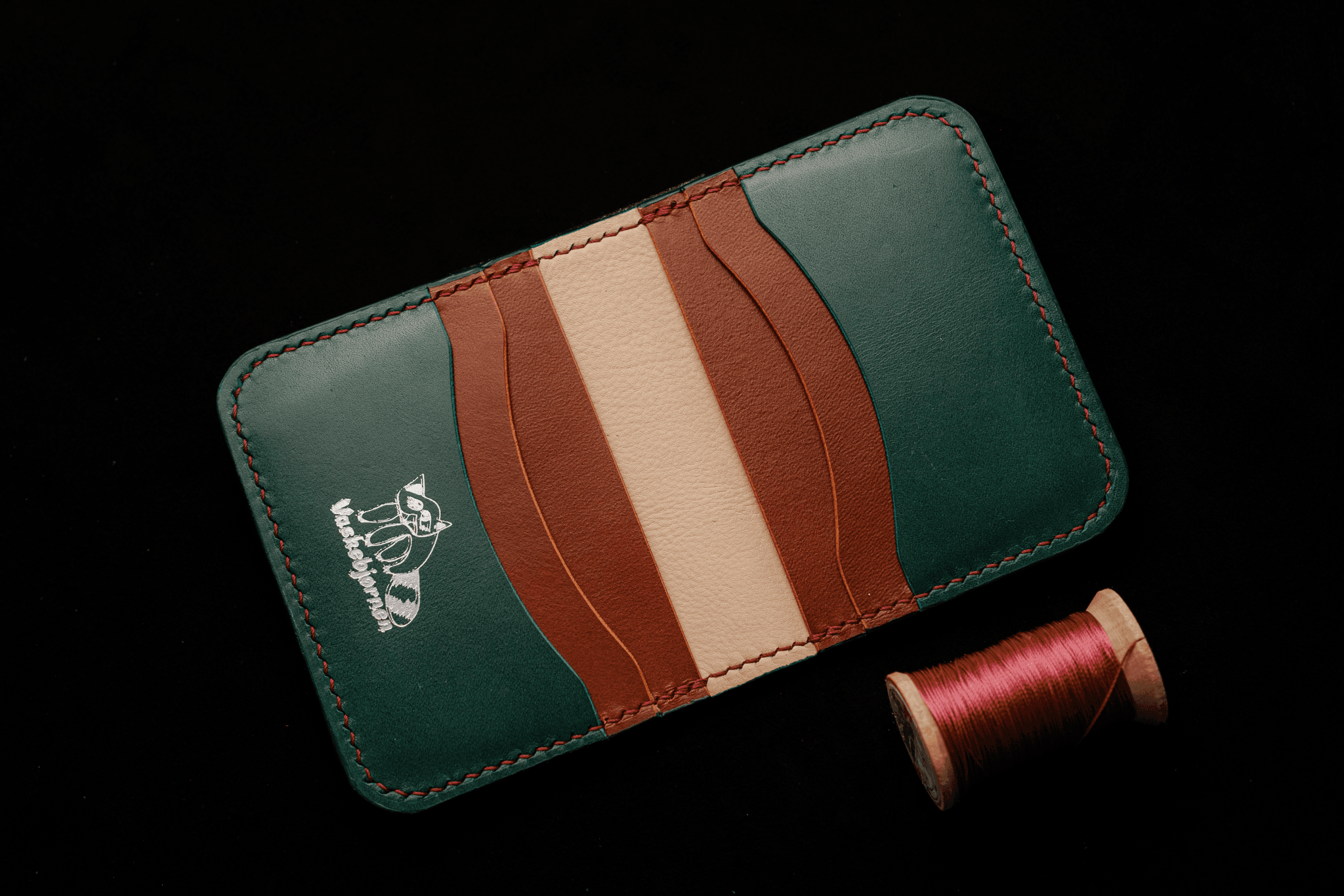 Bifold wallet interior