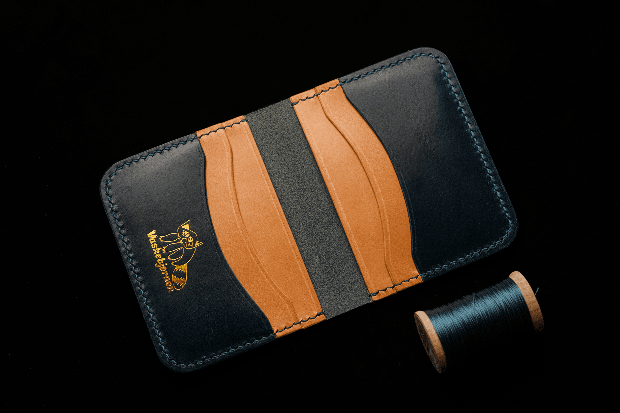Bifold wallet interior