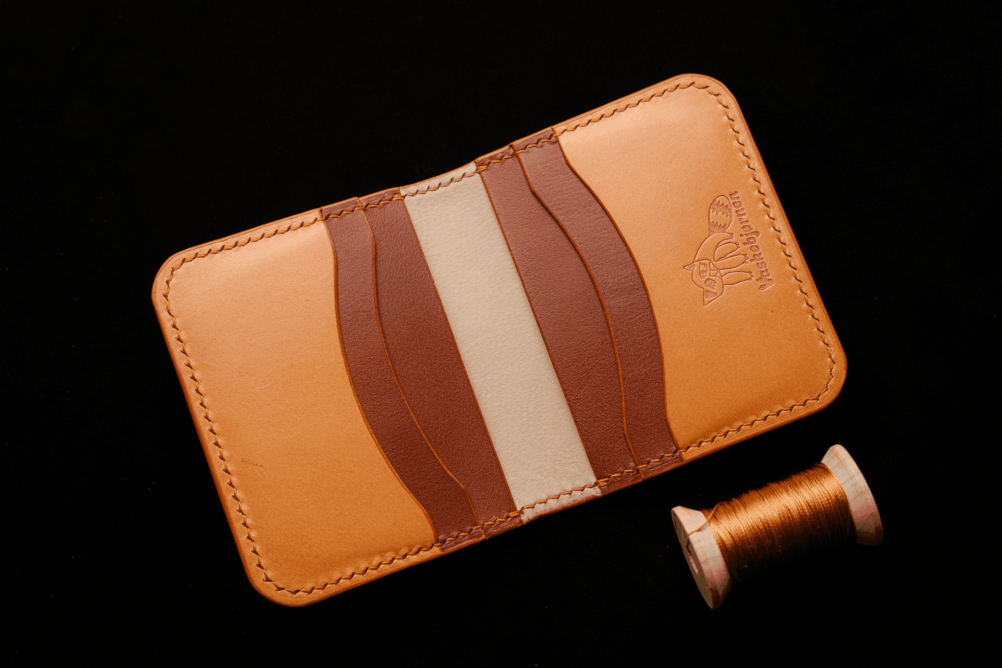 Bifold wallet interior