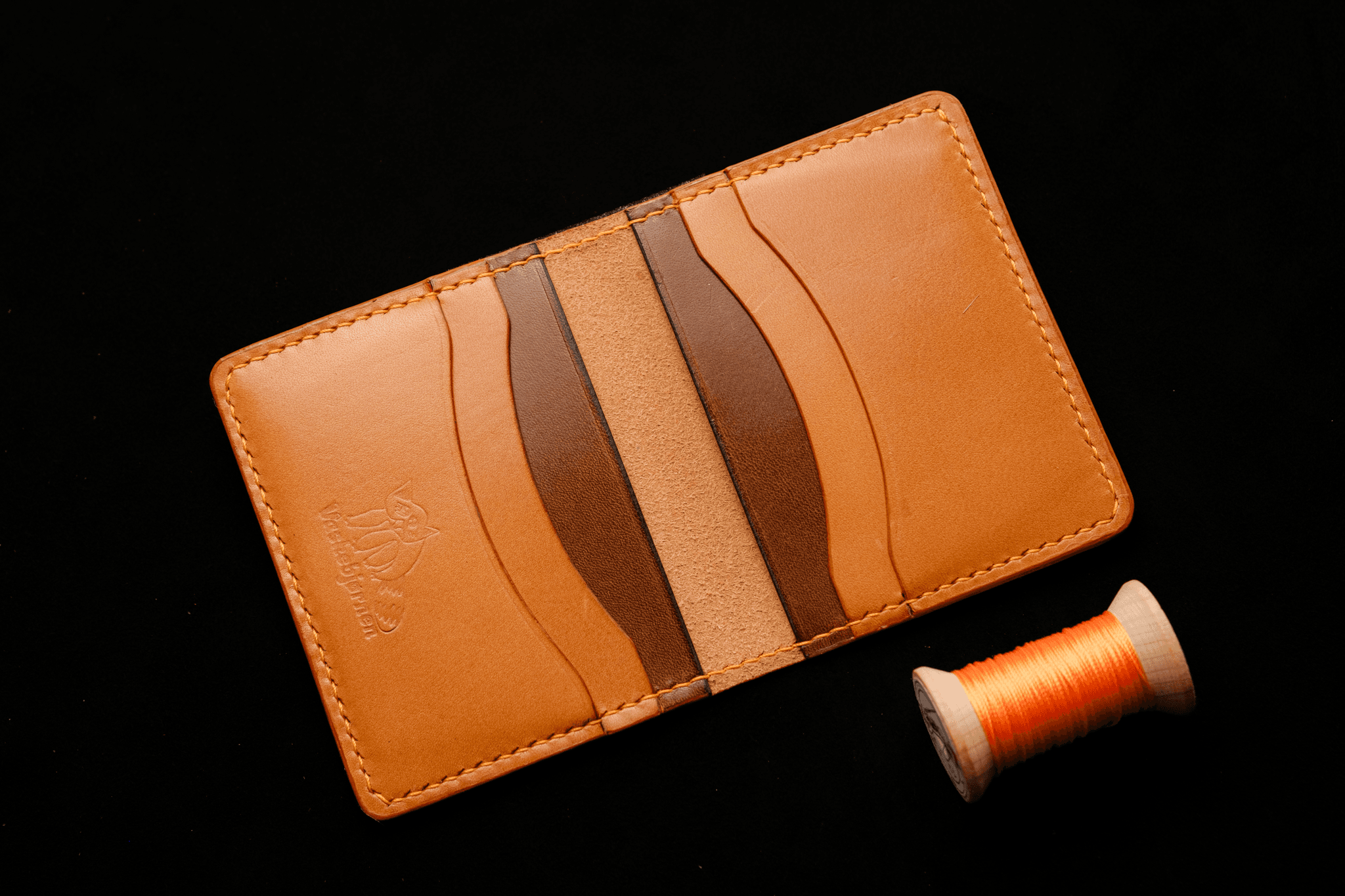 Bifold wallet interior