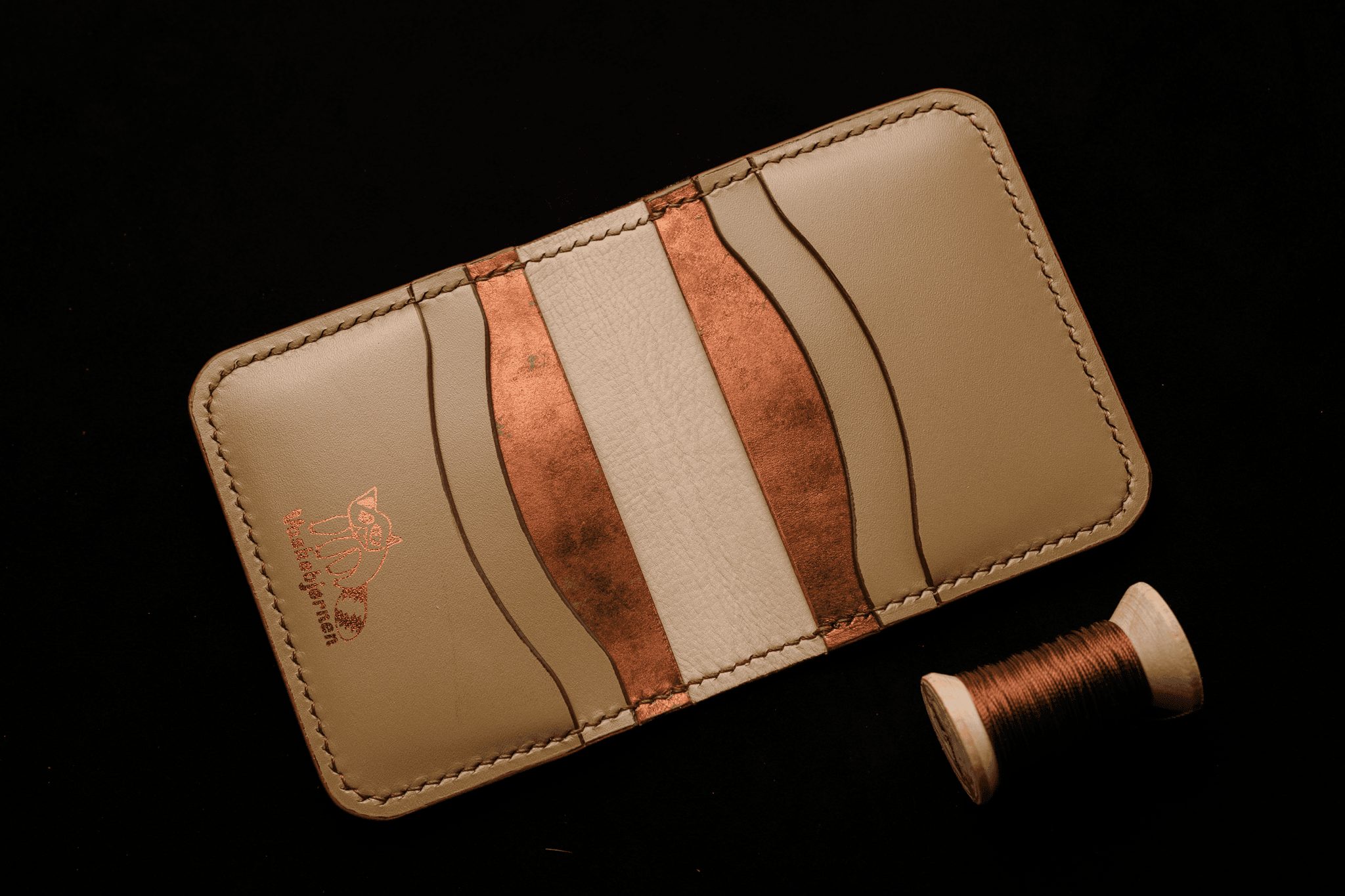 Bifold wallet interior