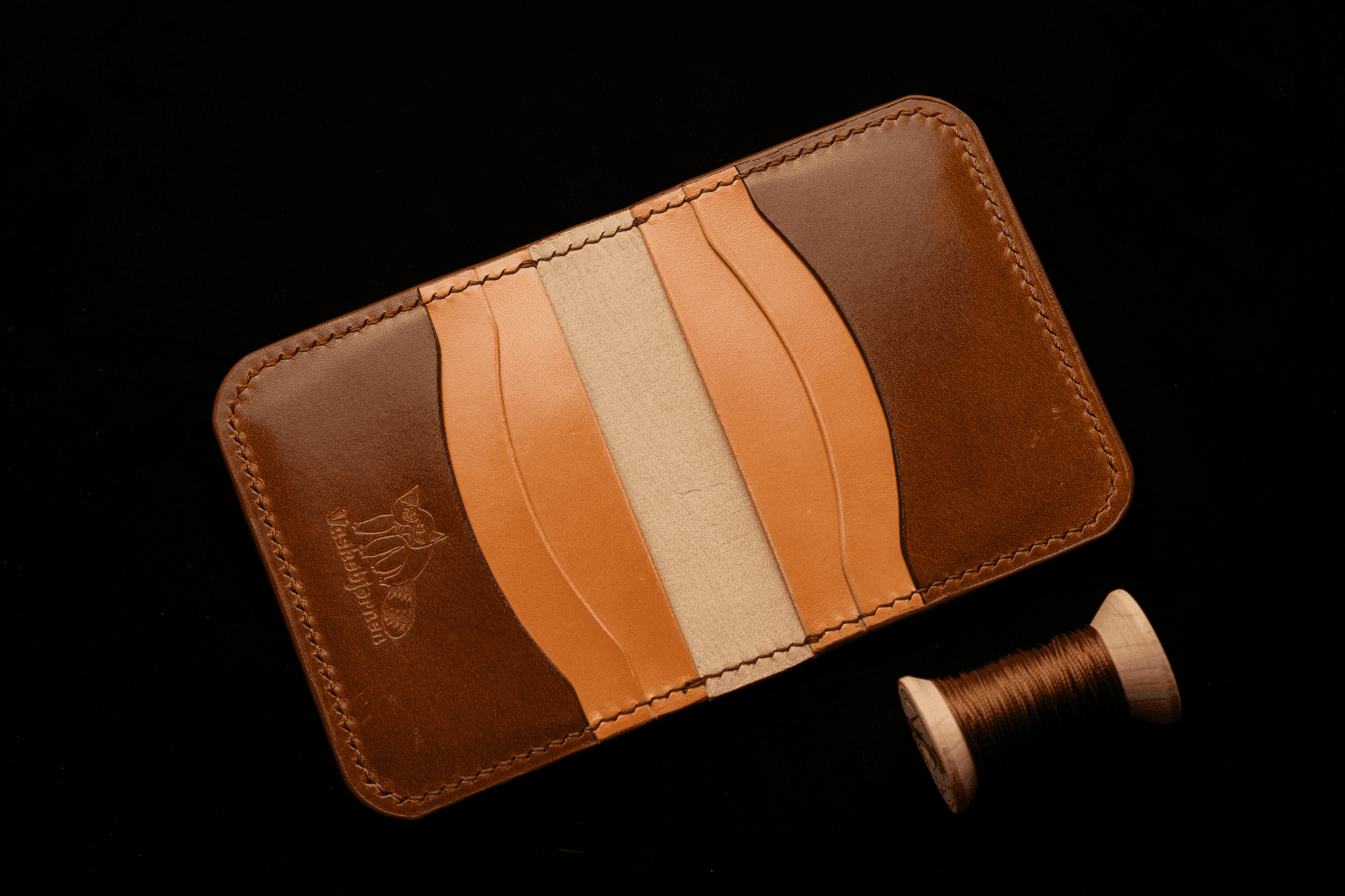 Bifold wallet interior