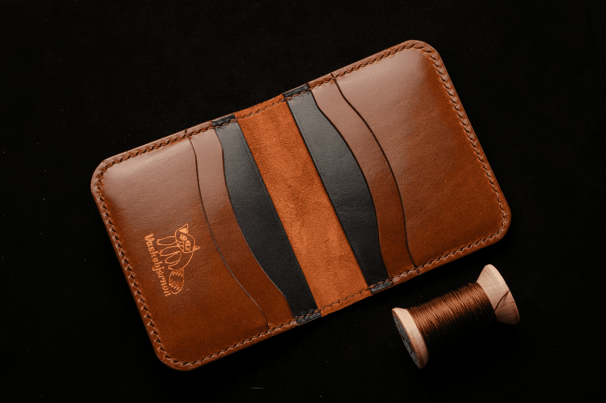 Bifold wallet interior