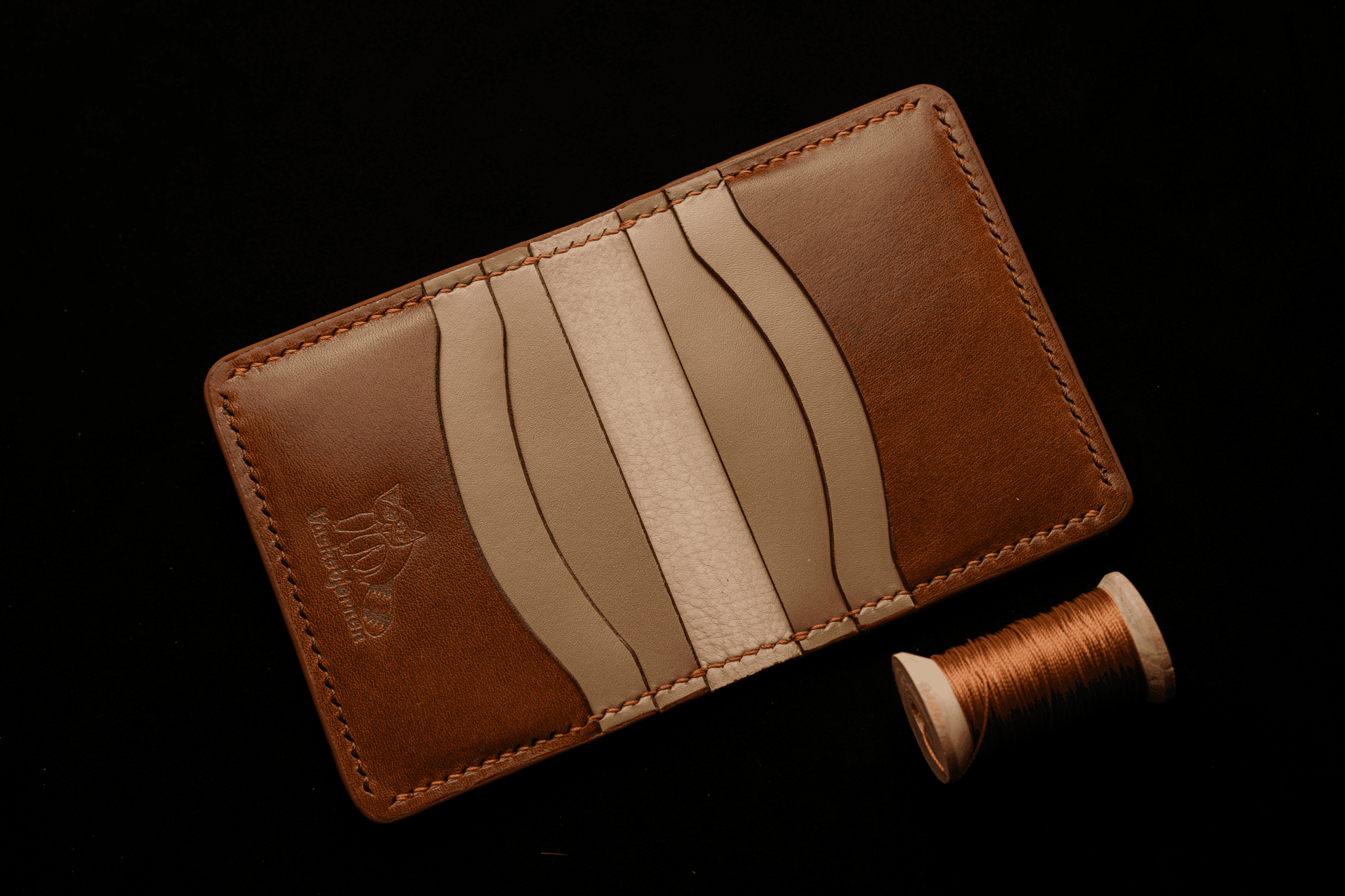 Bifold wallet interior