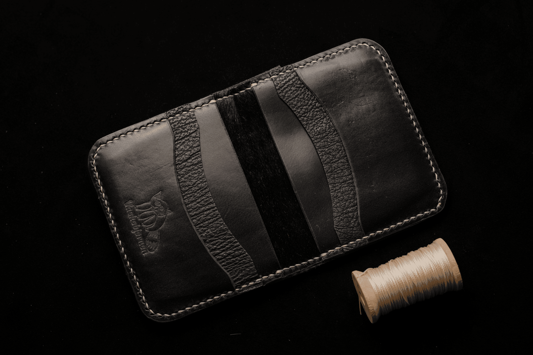 Bifold wallet interior