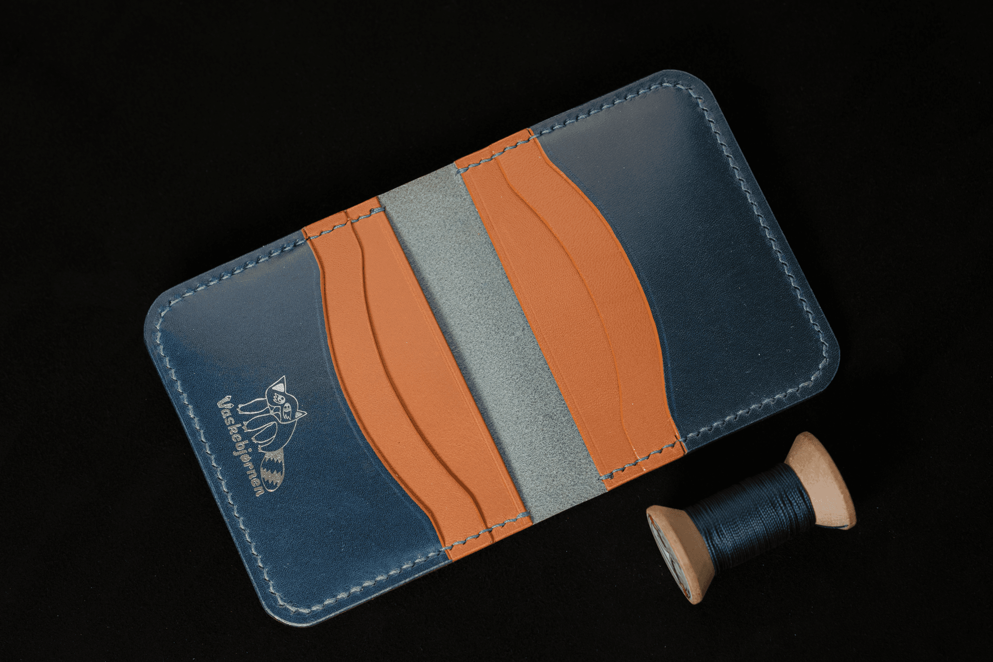 Bifold wallet interior